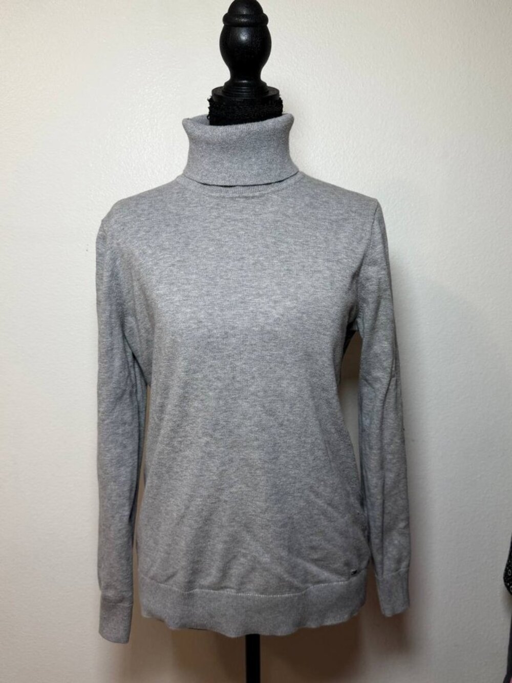 Tommy Hilfiger Turtleneck Gray Sweater Gold Button Cuffs Preppy Classic Style